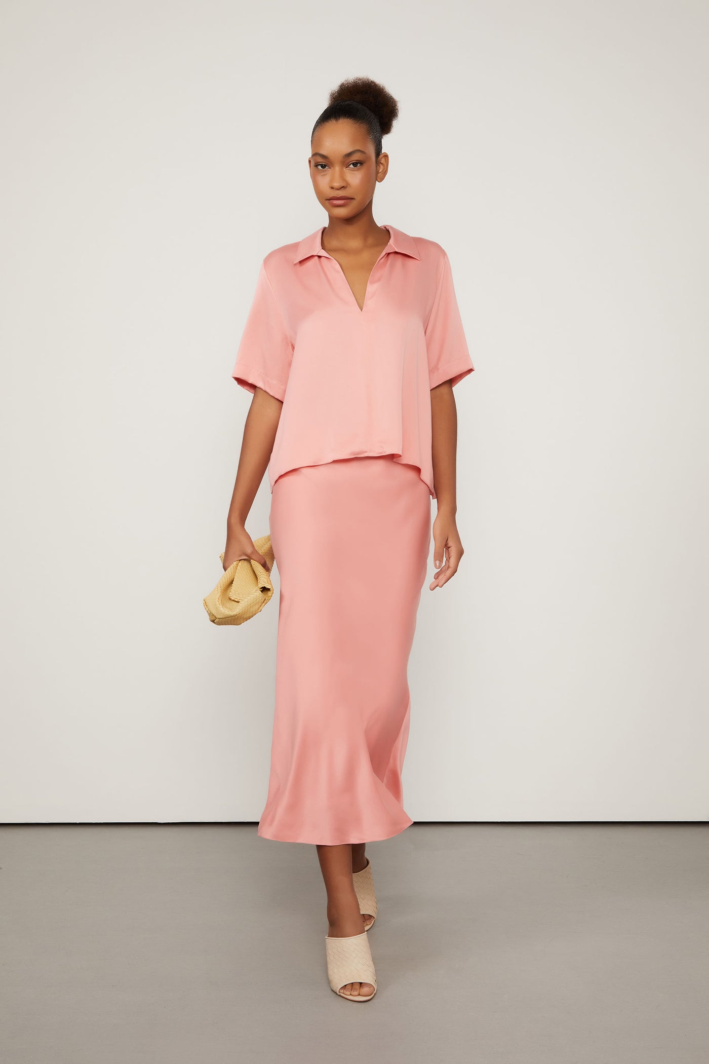 Saia midi Aurora seda rosa strawberry — frontal